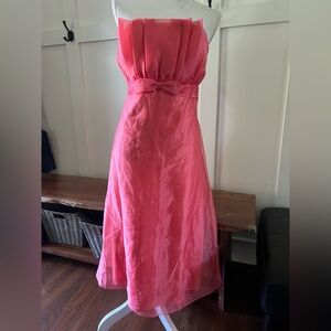 After Six Bridesmaid Style 6529 in coral
NWOT Size 8 Knee-length 70s dress